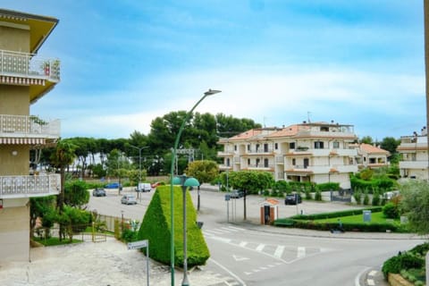 Neighbourhood, Street view
