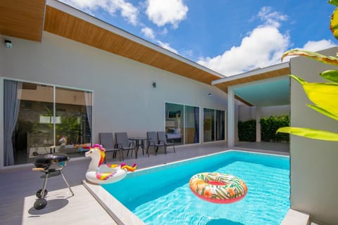 Property building, Day, Natural landscape, Pool view, Swimming pool, Swimming pool, sunbed