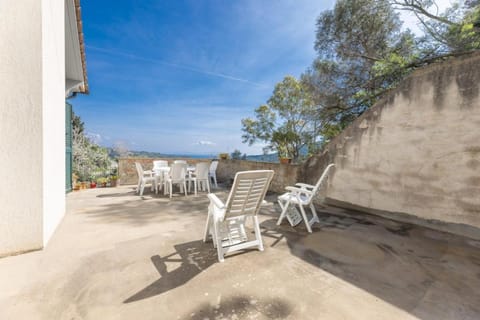 Patio, Natural landscape, sunbed