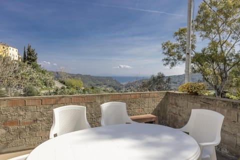 Natural landscape, View (from property/room), Balcony/Terrace, Dining area