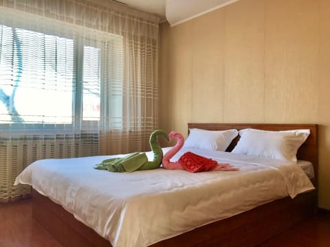 Bed, Bedroom, towels