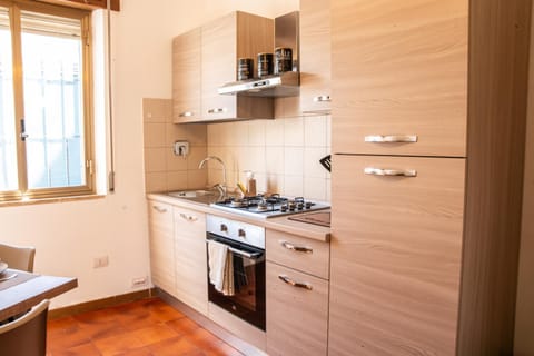 Kitchen or kitchenette, pet friendly, stove