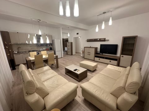 TV and multimedia, Living room, Seating area, Evening entertainment