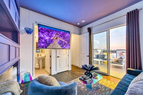 NEW Nash Eras - Rooftop Decks with Hot Tub - 15 Beds House in East Nashville