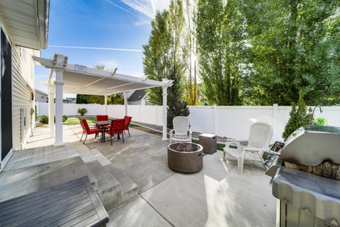 Spokane Valley Home with Fire Pit - 1 Mi to Trails! House in Spokane Valley