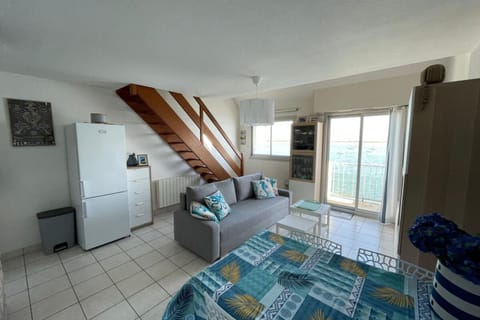 Feet in the water breathtaking 180 sea view! Apartment in Brittany