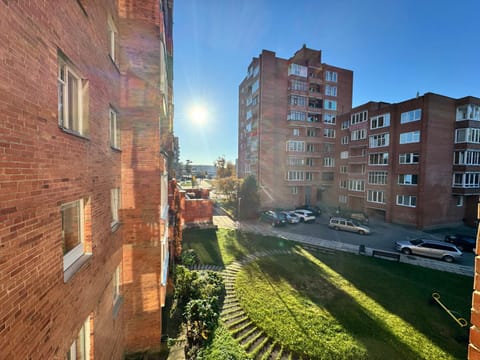 Day, Neighbourhood, Natural landscape, City view, Street view, Parking