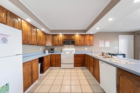 Lazy Gator House- Sleep 20- Bachelor Parties Welcome House in Village Four Seasons