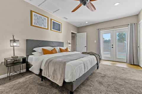 Pool Home Close to the Beach and Downtown House in Seminole