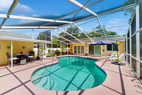 Pool Access! Dog-Friendly Retreat 16 Mi to Orlando House in Longwood