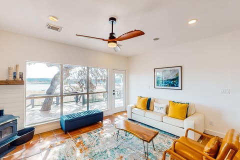 Lakefront Cottage House in Lago Vista