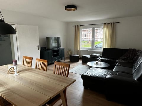 Communal lounge/ TV room, TV and multimedia, Living room, Evening entertainment