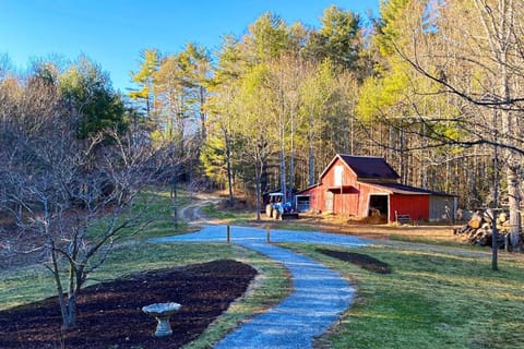 Creekside Farmhouse House in Flat Rock