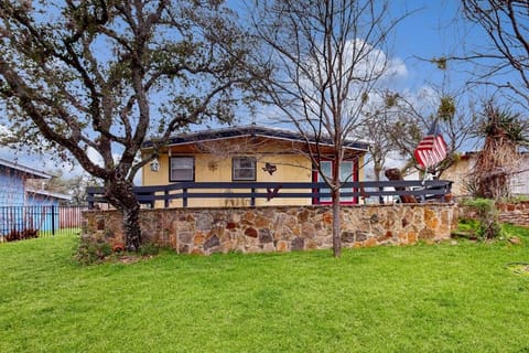 Property building, Day, Natural landscape, Garden, Garden view