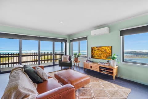 Living room, Sea view