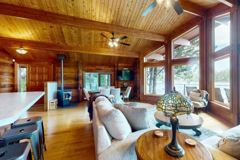 Hammersley Beach Cabin Cabin in Puget Sound