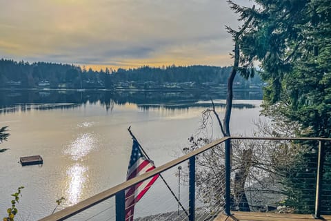 Hammersley Beach Cabin Cabin in Puget Sound