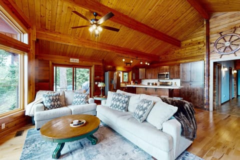 Hammersley Beach Cabin Cabin in Puget Sound