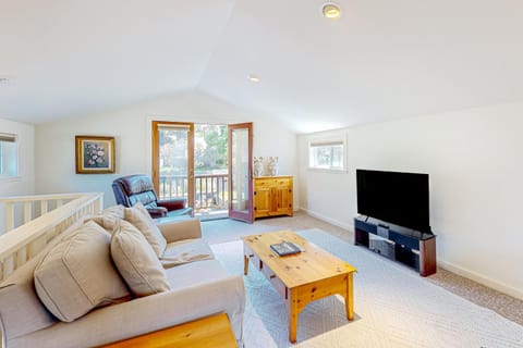 Big River Cottage House in Mendocino