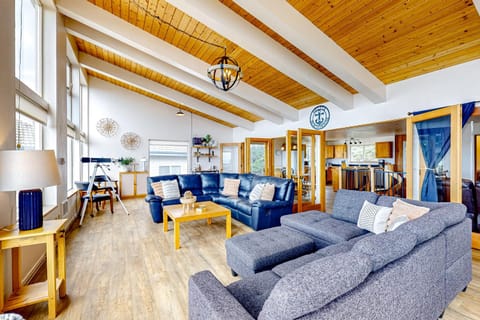 Sunset Port House in Oregon