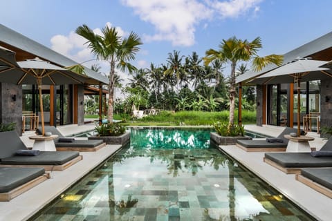 Natural landscape, Living room, Seating area, Garden view, Pool view, Swimming pool, sunbed