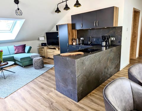 TV and multimedia, Kitchen or kitchenette, Living room