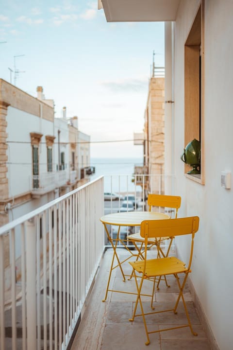 View (from property/room), Balcony/Terrace, Living room, Sea view