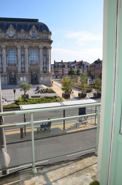 View (from property/room), Balcony/Terrace, City view, Landmark view