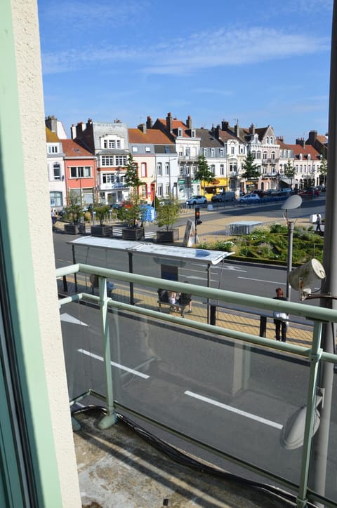 View (from property/room), Balcony/Terrace, City view, Landmark view