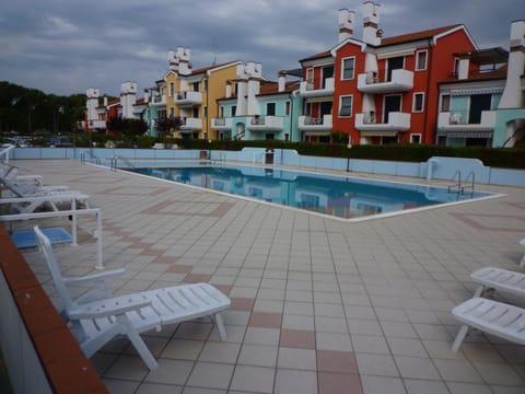 Pool view, Swimming pool, sunbed