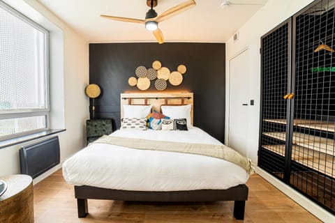 Bed, Photo of the whole room, Bedroom, fireplace