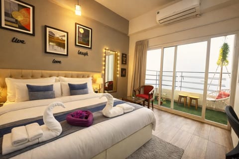 Bed, Balcony/Terrace, Bedroom