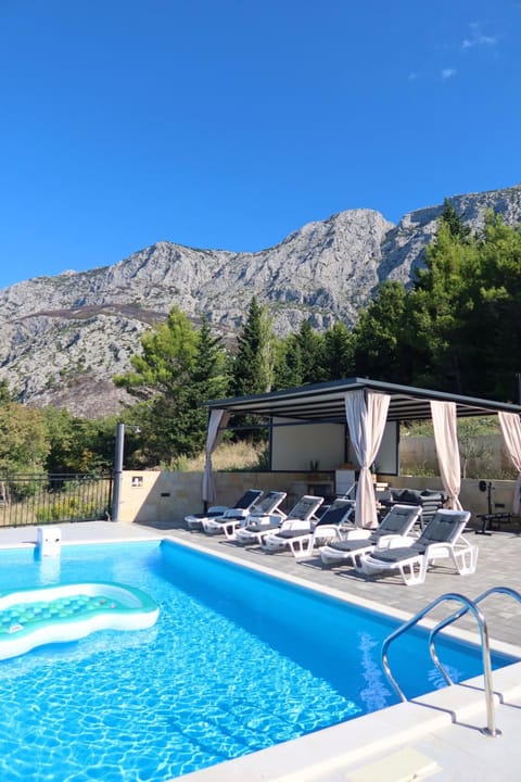 Natural landscape, Mountain view, Pool view, Swimming pool
