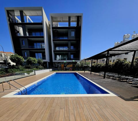 Property building, Day, Swimming pool, sunbed