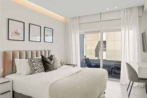 Bed, TV and multimedia, Bedroom