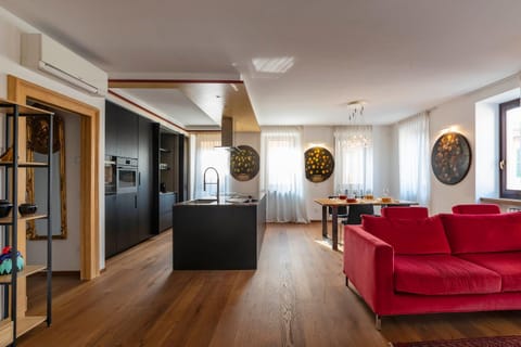 Kitchen or kitchenette, Living room, Seating area