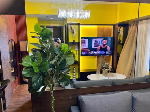 Communal lounge/ TV room, TV and multimedia, Living room, Decorative detail, Decorative detail, Seating area, Evening entertainment