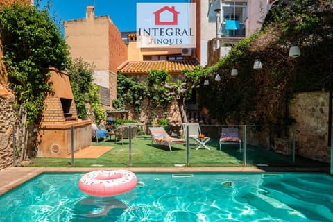 Property building, BBQ facilities, Garden, Swimming pool