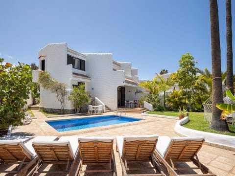 Property building, Day, Garden, Garden view, Pool view, Swimming pool, sunbed