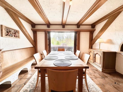 Seating area, Dining area, Food, Food
