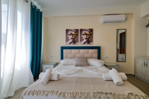 Bed, Bedroom, towels, air conditioner