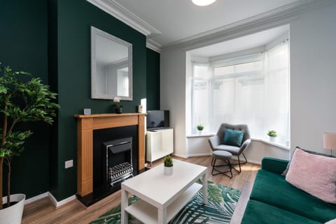 Communal lounge/ TV room, TV and multimedia, Living room