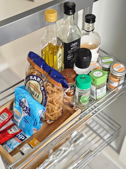 Stylish home in Warwick with parking & EV charger Apartment in Warwick