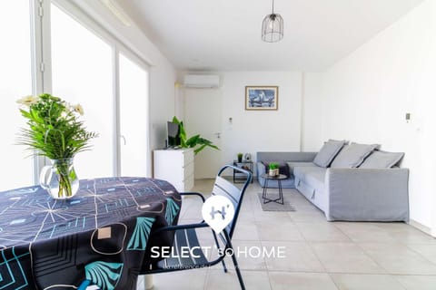 Living room, Seating area, Dining area, air conditioner