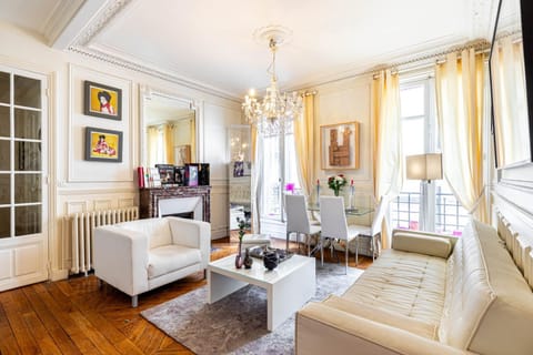 Bed, Living room, Bedroom