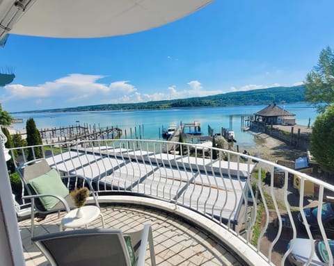 View (from property/room), Balcony/Terrace, Lake view
