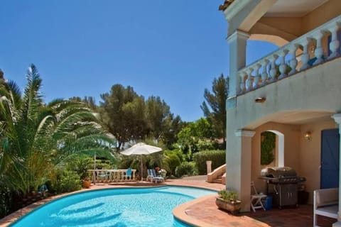 Property building, Garden, Balcony/Terrace, Swimming pool, sunbed
