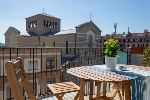 View (from property/room), Balcony/Terrace, City view
