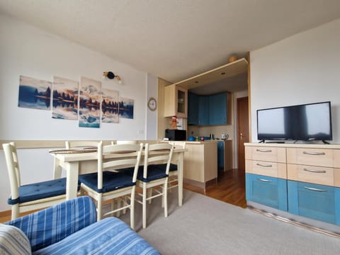 Communal lounge/ TV room, TV and multimedia, Kitchen or kitchenette, Seating area