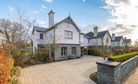 Property building, Day, Garden